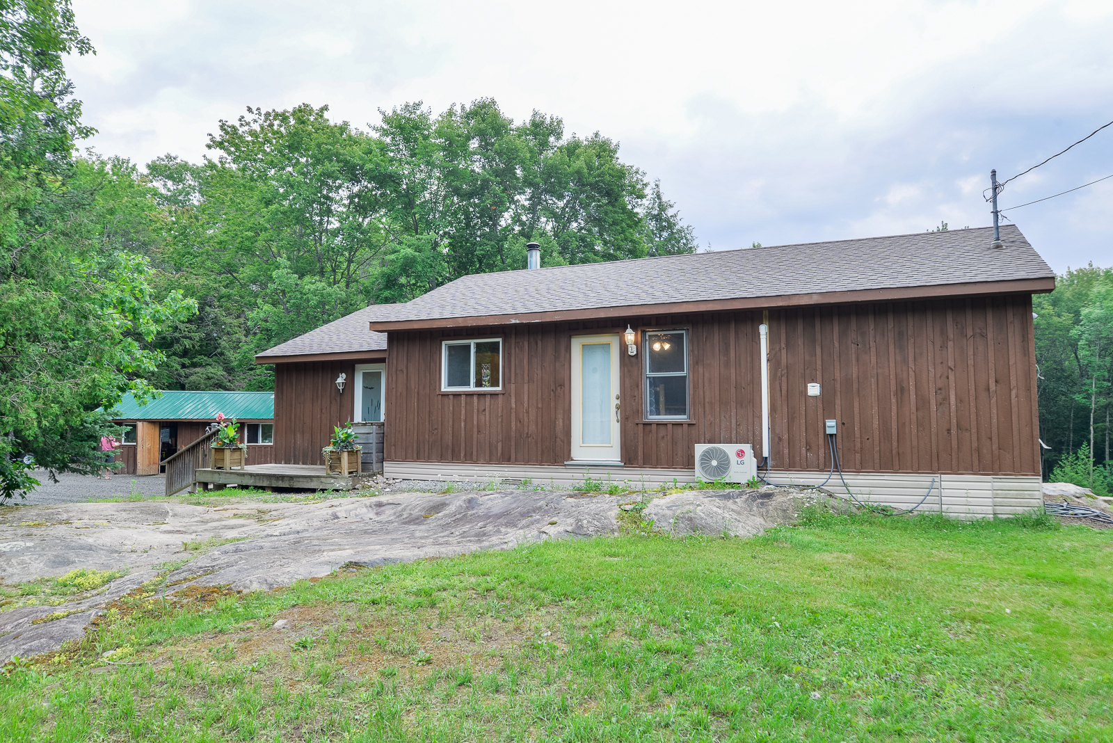 66 Clear Lake Rd Bob Clarke Realty